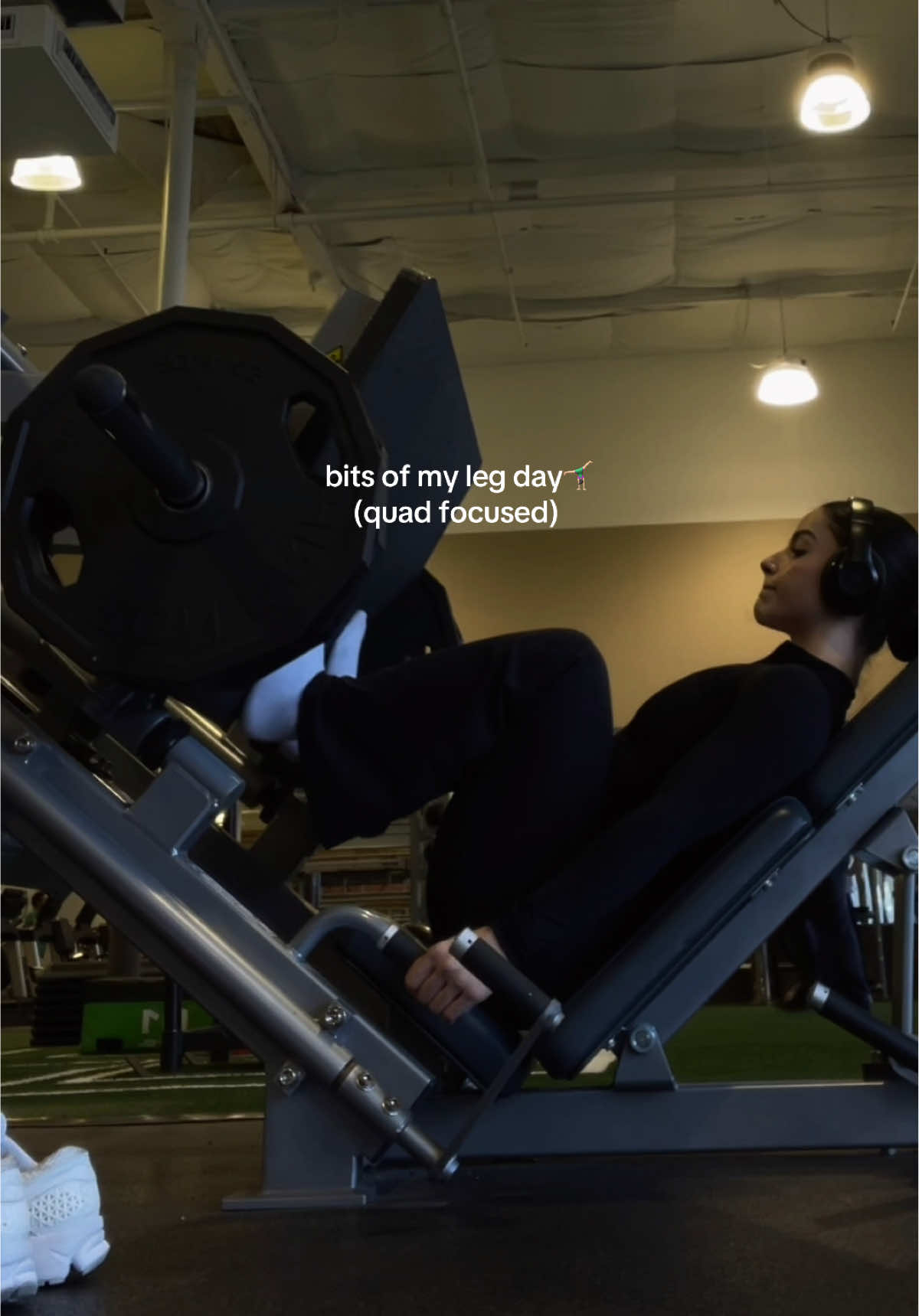 new week, same leg day 🤝 @DFYNE code CHANEL🫶🏻 full leg day deets:  1. seated inner abductors 3x8-12 2. leg press 3x6-10 3. SM reverse lunge 2x8-10 4. elevated GS 3x10-15 into body weight till failure  5. leg extensions 4x8-12  6. calf machine 3x15-20  + 45 min stairs  #gym #GymTok #legday 