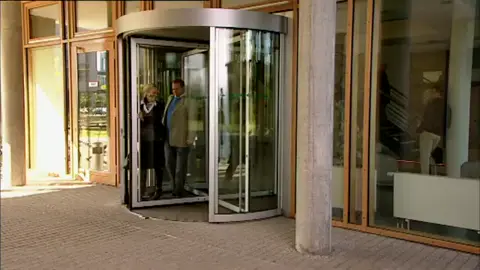 Flirten unter Arbeitskollegen | Die Dreisten Drei | SAT.1#