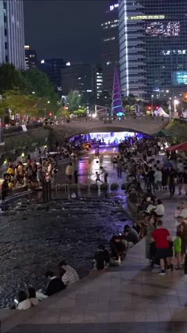 🇰🇷💦 Cheonggyecheon Stream  Seoul's Romantic Theater. ⠀⠀⠀⠀⠀⠀⠀ A night at Cheonggyecheon Stream, Seoul's romantic urban landmark. The lights from the buildings along the stream warmly illuminate the night during the Chuseok holiday. Families, couples, and friends dip their feet in the cool water, enjoying urban romance here—another ⠀ breath of fresh air in Seoul. Cheonggyecheon's night, letting you momentarily forget your busy day, flows with romance once again tonight.⠀⠀⠀ ⠀ 📍청계광장 : 서울시 중구 태평로1가 1 #SeoulCheonggyecheon  #NightAtCheonggyecheon  #ChuseokHoliday 