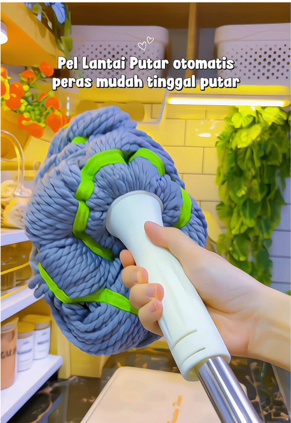 Yang cari pel lantai praktis tinggal putar udh bisa peras otomatis, mantap sih ini, hargnya murah tapi bakal kapeke banget, simple dan praktis 😉 #pellantaipraktis #pellantaiputar #pellantaibonbox 