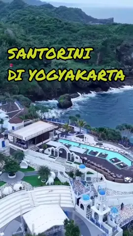 Santorini tapi di Jogja?? 😱 📍Jungwok Blue Ocean Gunungkidul #hoteljogja  #villajogjamurah  #pantaijogja 