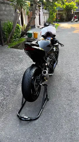 FORSALE BOSKU  Kawasaki ZX25R non abs  Tahun 2023  Plat DK asli bali  Km 5000 Pajak on baru  Kondisi super like newww HARGA 105 JT AJA GERCEP Lokasi gatsu tengah denpasar  #fypage #bali #kawasaki #zx25r #zx25rr 