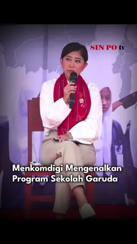 Menkomdigi Mengenalkan Program Sekolah Garuda. Menteri Komunikasi dan Digital, Meutya Hafid, mengunjungi SMAN Siwalima Ambon, Maluku, untuk memperkenalkan Program Sekolah Garuda kepada para siswa. Program ini bertujuan meningkatkan literasi digital sekaligus mempersiapkan generasi muda dalam menghadapi perkembangan teknologi di era digital. #sinpotv #sinpotvnews #menkomdigi #MeutyaHafid #SekolahGaruda #LiterasiDigital #berita #beritatiktok #beritaterkini #fyp #viral #tranding