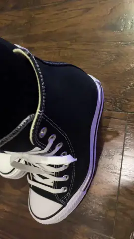 I Shoot I dropped my wallet 😖🤭💕#converse #converseheels #foryoupage #loovelovelove 