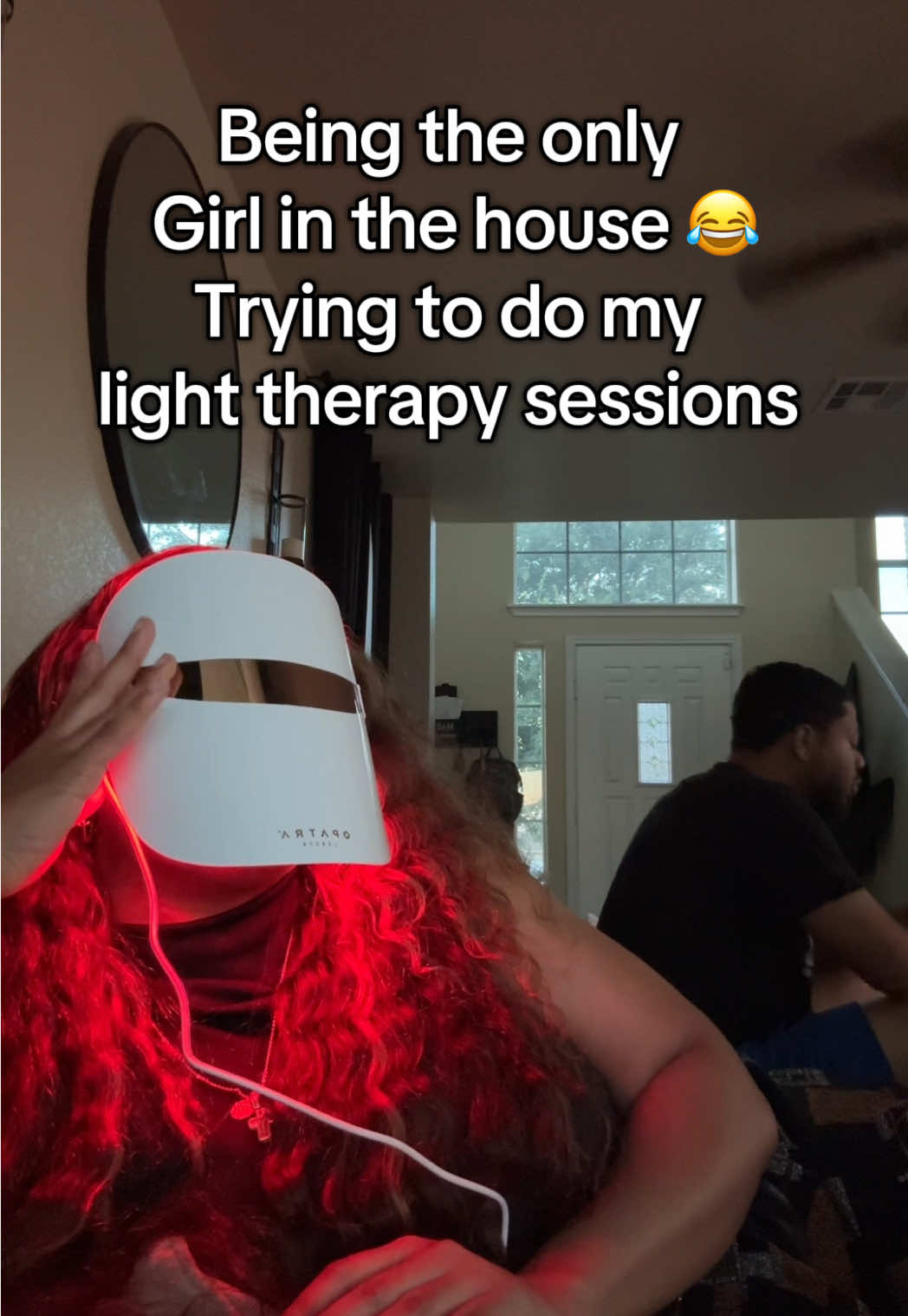 I’ll do my little sessions anywhere lmaooo they be thinking I’m crazy #redlighttherapy #lighttherapy #skincare #lighttherapymask 
