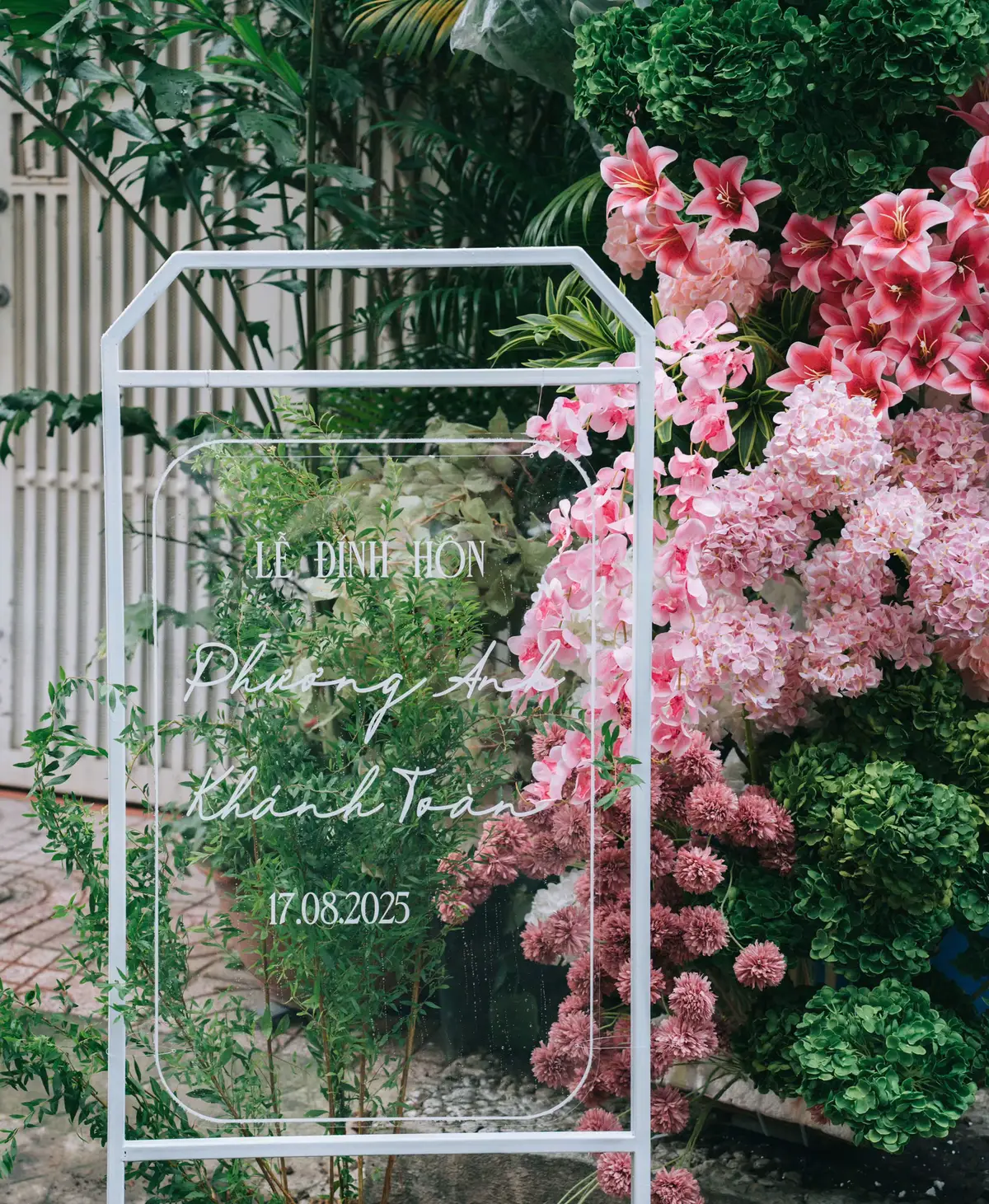 Khi tình yêu hoá thành hoa, thanh khiết nhẹ nhàng nhưng vẫn giữ nét sang trọng 🌸  #wedding #weddingplanner #decor #trending #NBwedding 