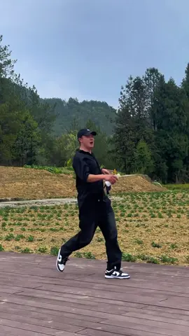 人生是用来体验的，不是用来演绎完美的#吻别散步舞 