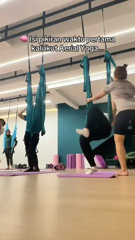 jangan semangat, tetap menyerah 🔥💪🏼 #aerialyoga #yoga #GymTok #fyp #firsttime 