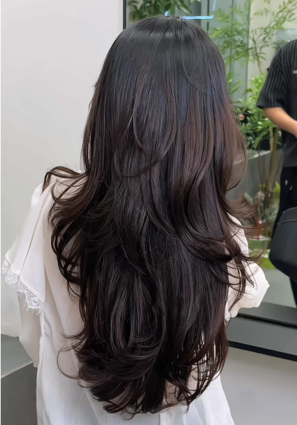 Đây có phải mái tóc mà mọi cô gái đều mơ ước ? Chị em đã có 1 bộ tóc xoăn thật xinh chưa ạ 🥰#hoangvietluxa #xoanngon #xoanbung #uontocdep #hairtips 