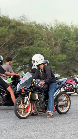 selain kurang kenceng, kurang  ganteng, kurang apalagi ya 😢 #cbr250rr #250ykstyle #fyp #efyepe 