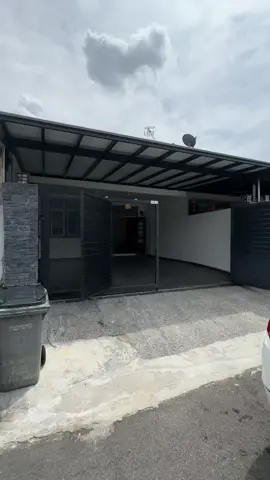 ＞ 𝐇𝐨𝐮𝐬𝐞 𝐅𝐨𝐫 𝐒𝐚𝐥𝐞 ✅G&G, Renovated  📍Jalan Setia 6/2x, Taman Setia Indah, 81100 Johor Bahru ＞ 𝐔𝐧𝐢𝐭 𝐃𝐞𝐭𝐚𝐢𝐥𝐬 : 🏠20×70 Single Storey Terrace House - 3 Bedrooms 2 Bathrooms - Freehold - Intermediate  - Bumi to non bumi ( Welcome all ) - Land Size 1400sqft± - Maintenance fees rm50 ✅Gated & Guarded ( 24 hours ) 🧭North  ＞ 𝐑𝐞𝐧𝐨𝐯𝐚𝐭𝐢𝐨𝐧 : - ACP awning - ⁠car posh tiles - ⁠plaster ceilling modern style - ⁠table top Selling RM567K. #house #Home #rumah #johor #property 