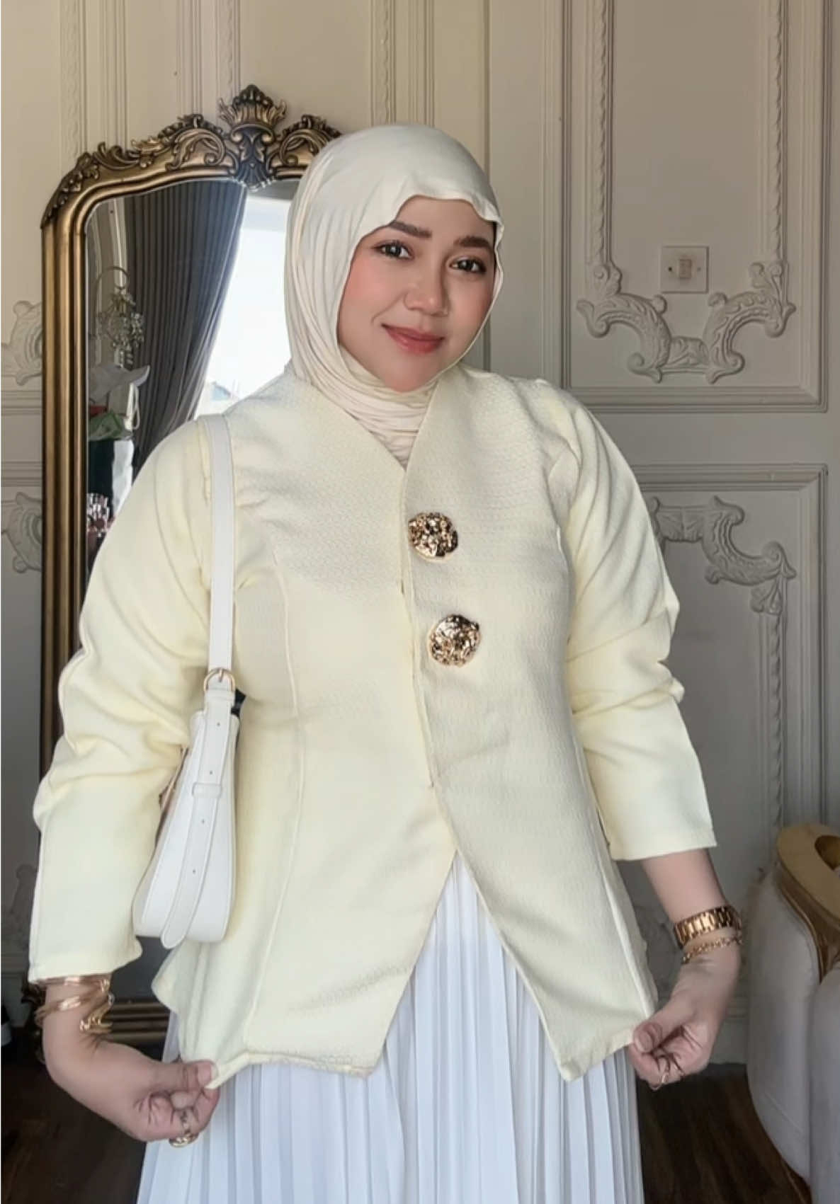 falling in love with this top. #atasanwanita #atasan #blazerwanita #cardigan 