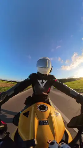 Dein Schutzengel 🪽 ist schnell, aber nicht unsterblich.  RideSafe ✌️🐝 #ridesafe #schutzengel #motorrad #streetybee #fyp 