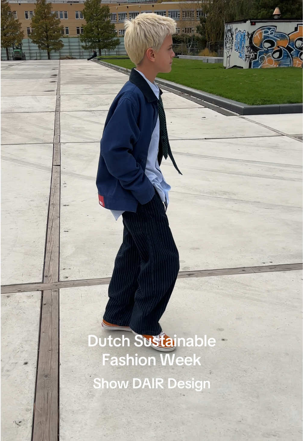 Met Dylan naar de show van @DAIR design gaan kijken tijdens Dutch Sustainable Fashion Week in Rotterdam. Dress code was blauw 💙 #foryou #fashionshow #voorjou #dresscode #foryoupage 