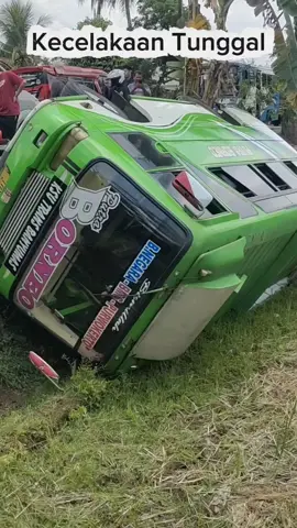 Astagfirullah .. semoga tidak ada yang luka berat .. #kecelakaan #bus #fyp 