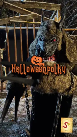 Join us on Halloweenpolku 🕯️🎃 but beware… something howls in the dark 🐺  HALLOWEENPOLKU 2025 - Tuusulassa PE-SU 31.10.-2.11.2025 klo 16.00-21.00 Jännitystä ja tunnelmaa! #SpookyFinland #HalloweenVibes #visitfinland #tuusula #halloween 