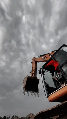 Jalani santai dan nikmati #operator #operator_excavator #operatormuda #operatormudapunyacerita #operatorexcavator #f #fyp #fyppppppppppppppppppppppp #caterpillar #caterpillarequipment #cat330 #CapCut 