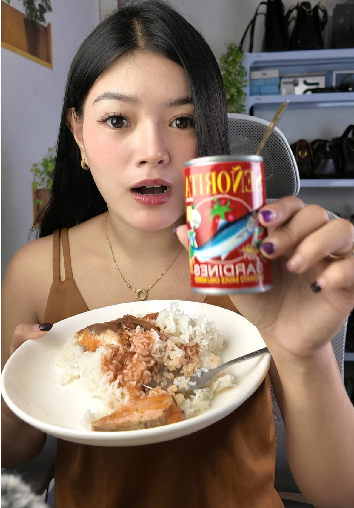 Sardinas na pero daghan nang mabusog na pamilya 😫 #cebuearthquake #sardinasviral