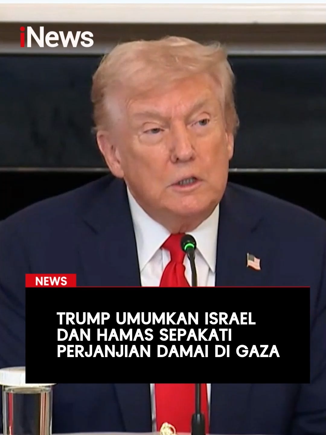Presiden Amerika Serikat Donald Trump mengumumkan kabar penting dari Timur Tengah — Israel dan Hamas akhirnya menyepakati proposal perdamaian tahap pertama di Gaza. Kesepakatan ini disebut sebagai langkah bersejarah menuju berakhirnya konflik berkepanjangan yang telah menelan ribuan korban jiwa dan menimbulkan krisis kemanusiaan di wilayah tersebut.  Dalam pernyataannya, Trump menegaskan bahwa dalam tahap pertama perjanjian damai, seluruh sandera akan dibebaskan, sementara pasukan Israel akan ditarik dari sejumlah wilayah di Gaza sesuai kesepakatan bersama.  #DonaldTrump #Hamas #Gaza #AmerikaSerikat