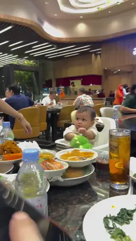 elzhard mukbang 🤭🤭                                #elzhard#elzhardrahadianaskara#bayilucu#dedekgemesh#masaallah 