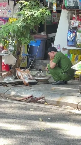 Dạo này người dân tuân thủ luật pháp rồi nên chú hơi rảnh #hanoi #muathuhanoi #fyp #xuhuong #viral 