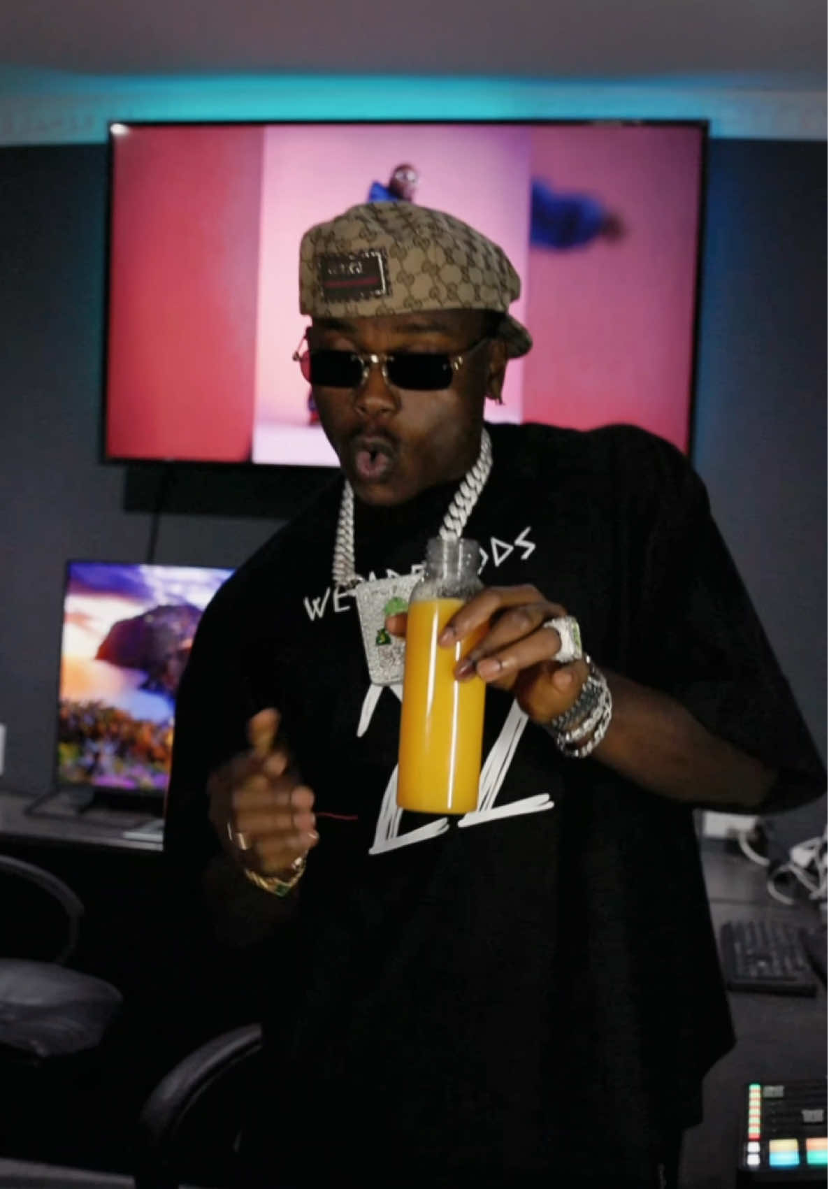 From Ikpoba Hill to Uptown💪🏾🏆 The streets will never remain the same again without Mon’Ami hitting the speakers 🔊🕺🏽 Let’s vibe to Mon’Ami together😎 keep streaming Mon’Ami and tagging me in your videos🏆🔥 Born Winners Active 💯 (link in bio 🔗🎵) #BWE #BORNWINNERS #WINNERMAN