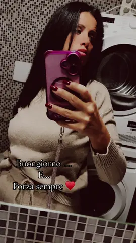 Buongiorno 🫡#vogliadiviveresempre ♥️♥️♥️♥️♥️♥️#donneitaliane🇮🇹 #camminodasolasempre #ricordatevidellamore @Reginanera🖤 @silviacuorenerissimo @silviaricomincia @Regina nera non molla 🖤 @REGINA NERA RESISTETE 🫵🖤🇮🇹 