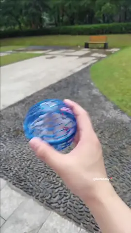 Magic flying spinner toys ☄️😍🛒✨ #magicflyingball #spinmagicflyingball #flyingball #kidstoys #fyp 