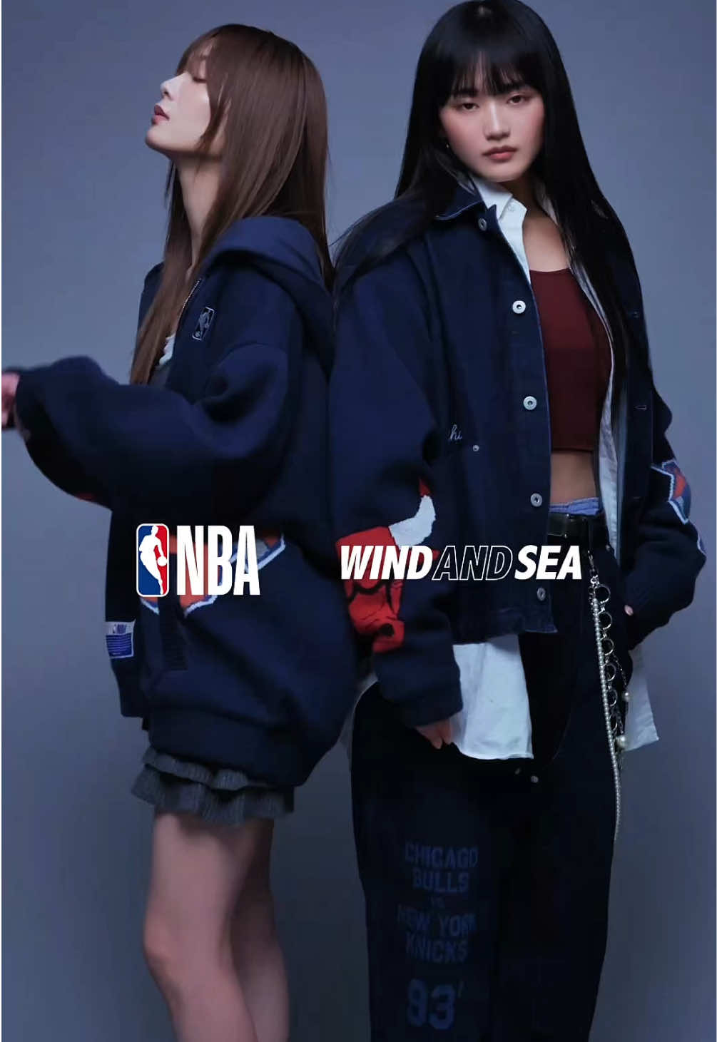 NBA x WIND AND SEA Collaboration 2025.10.11(SAT) DROP “THE CLASSIC SHOWDOWN COLLECTION” 90’s, 00’s, and 10’s — capturing the passion and history that defined the NBA through each era, blending the culture of the times into one expression. The focus is not on the “Finals,” but the “Conference Finals.” Beyond wins and losses, it’s the drama and process of those moments that hold true meaning. 1993 — Chicago Bulls vs New York Knicks. 2000 — Los Angeles Lakers vs Portland Trail Blazers. 2012 — Miami Heat vs Boston Celtics. Combining denim and jacquard knits, flock and crack prints, and intricate embroidery — this collection fuses diverse materials and techniques, transcending the boundaries between culture and teams to create a new form of creative expression. 90’s、00’s、10’s――NBAの熱狂が刻んだ歴史を切り取り、時代ごとのカルチャーをMIX。 フォーカスしたのは“FINAL”ではなく“CONFERENCE FINAL”。勝敗よりも、その瞬間のドラマやプロセスこそが本質。 1993年のシカゴ・ブルズ対ニューヨーク・ニックス。2000年のロサンゼルス・レイカーズ対ポートランド・トレイルブレイザーズ。2012年のマイアミ・ヒート対ボストン・セルティックス。 デニムとジャガードニット、フロッキーやひび割れプリント、刺繍——異素材と異なる手法を組み合わせ、カルチャーとチームの垣根を超えた新しいクリエイティブ表現へ。 #NBA #windandsea #櫻坂46 #田村保乃 #山﨑天@NBA Japan @NBA @櫻坂46(sakurazaka46) 