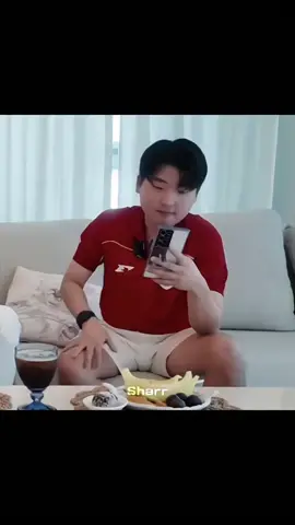 Bukan karena orangnya, tapi karena dia yang sudah menciptakan perbedaan & perubahan dari minus untuk Timnas Indonesia yang kita Banggakan. Ketika semua sudah terlihat, dan nyata. Hampir 50 peringkat dia naik sebelum dia keluar. Dia yang berani potong generasi, dia yang berani tegas, dia yang berani untuk tidak di stir, dia fokus semua untuk perubahan Timnas Indonesia (Senior, U23, U20) Ketika semua para pecinta Euforia, Bahagia, haru atas perkembangan Timnas. Secara otomatis mereka juga kehilangan sosoknya🥲 #sty #shintaeyong #timnas #timnasgaruda #fyp 