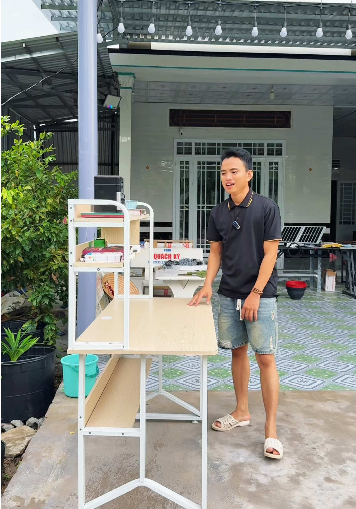 Bàn học sinh kèm kệ sách đa năng đang sale#banhocsinh #banhockemkesach #banhocthongminh #banhocchobe #banhoc 