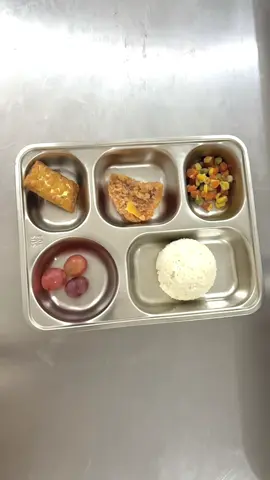 ♨️ Today's menu (09/10) - Ikan Asam Manis 🐟 - Tempe Goreng 🫘 - Mix Vegetables 🥗 - Buah Anggur 🍇 #sppgkotajayapura #sppgkoyabarat #bgn #fyp #mbg 