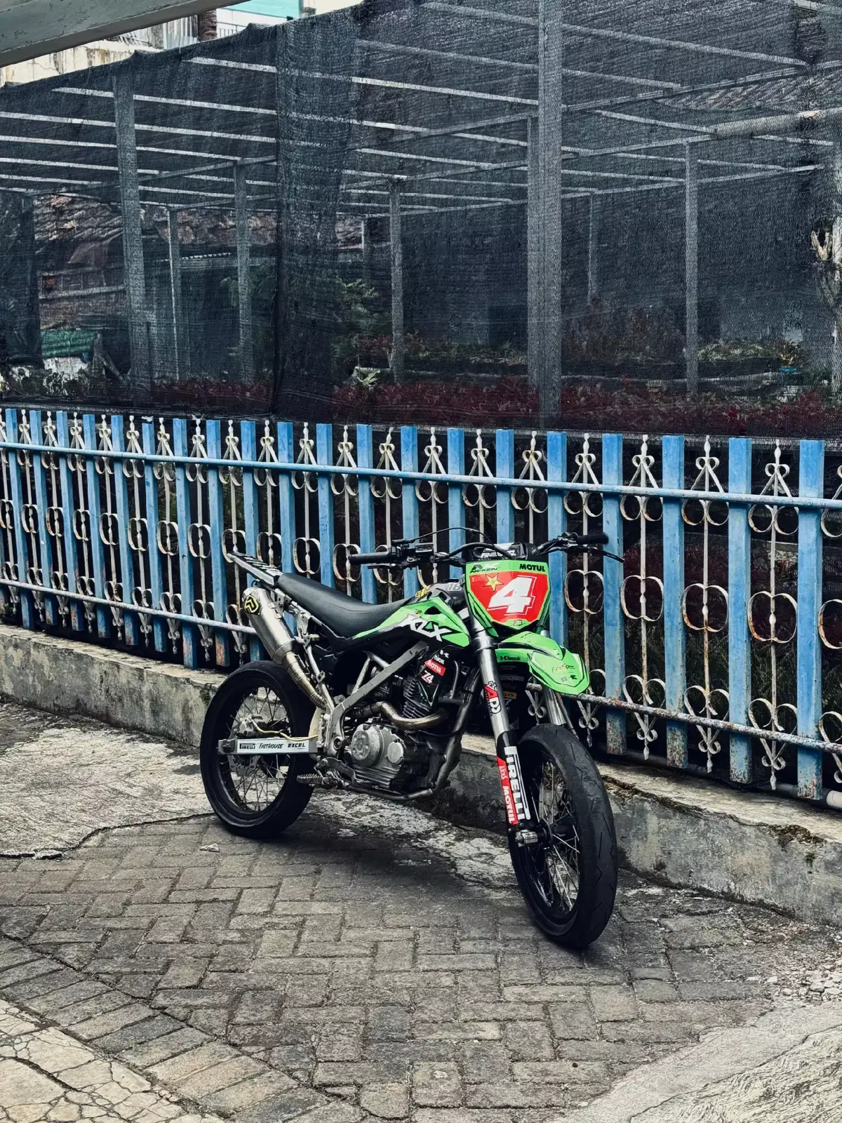 ☠#komorodstyle #supermotoherex #kawasaki 