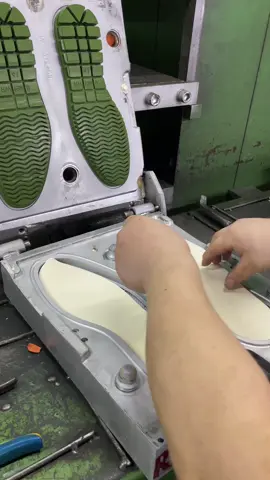 Do you know how shoe soles are made? Like and follow to see the follow-up🤓🤓🤓 #shoesfactory #wholesale #shoemakingprocess #shoemaking #fyp 