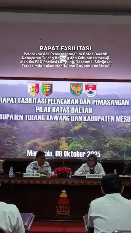 Tabik pun…. Telah dilaksanakan Rapat Fasilitasi Pelacakan dan Pemasangan Pilar Batas Daerah Kabupaten Tulang Bawang dan Kabupaten Mesuji oleh tim PBD Provinsi Lampung, Topdam II Driwijaya, Forkopimda Kabupaten Tulang Bawang dan Mesuji pada hari Rabu, 8 Oktober 2025 #PotdaLampung #BiroPemotda #PemprovLampung #SetdaLampung #Lampung 