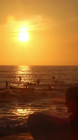 old vid from august but i cant ever get over the way the sunlight reflects onto the water #photography #videography #socal #sunset 