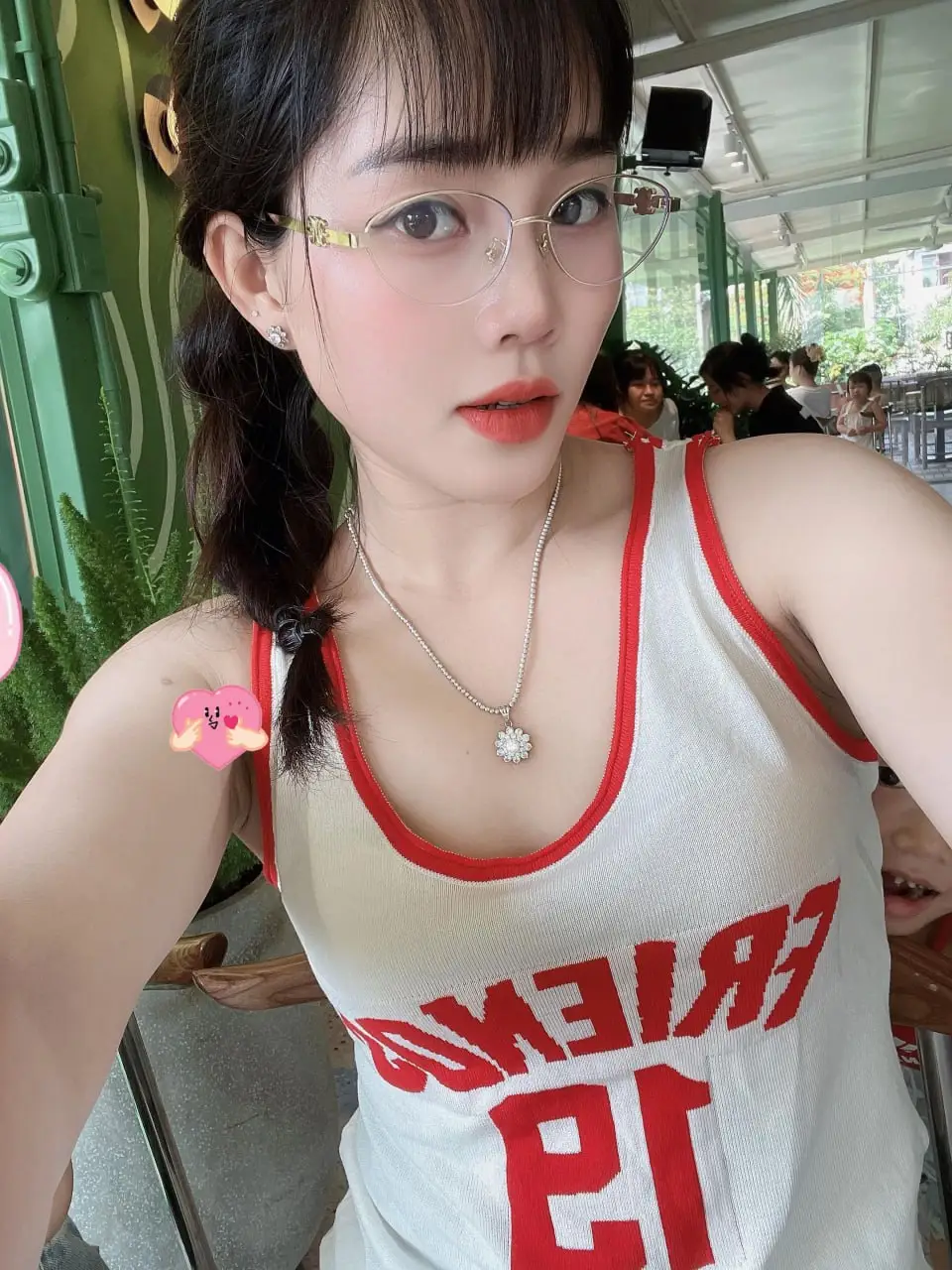 Dù mình có bận đến mấy,thì cũng phải dành một ít thời gian cho bảng thân. Tiền kiếm được chứ, sức khỏe, và thời gian không bao giờ kiếm lại được  Tui đã từng như vậy rồi nên giờ phải thay đổi thôi  và thời trang là nguồi sáng tạo của tui 