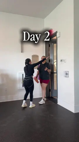 Day 2 Postpartum weigh loss: Focusing on form and her core today. Follow to stay tuned 💗