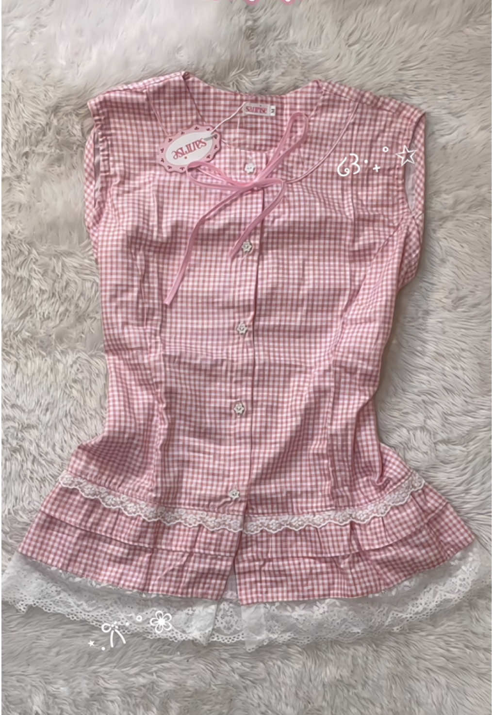 GA BISAAA!! INI GEMESH BGT🫠🫠 rasanya mau beli semua motif dan warna arghhhh✨🥺 btw pas nyampe bajunya wanngi bgt!🫶🏻 #cutefinds♡ #ruffleblouse #blouse #innercardigan #OOTD #blouse #atasanwanita #outfitideas #fairycore #fairycoreaesthetic 