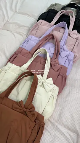 A tote designed for girls who never go to the gym without their tumbler ✨🤍💪#bagsmart #gymessentials #gymmotivation #totebag #workbag 