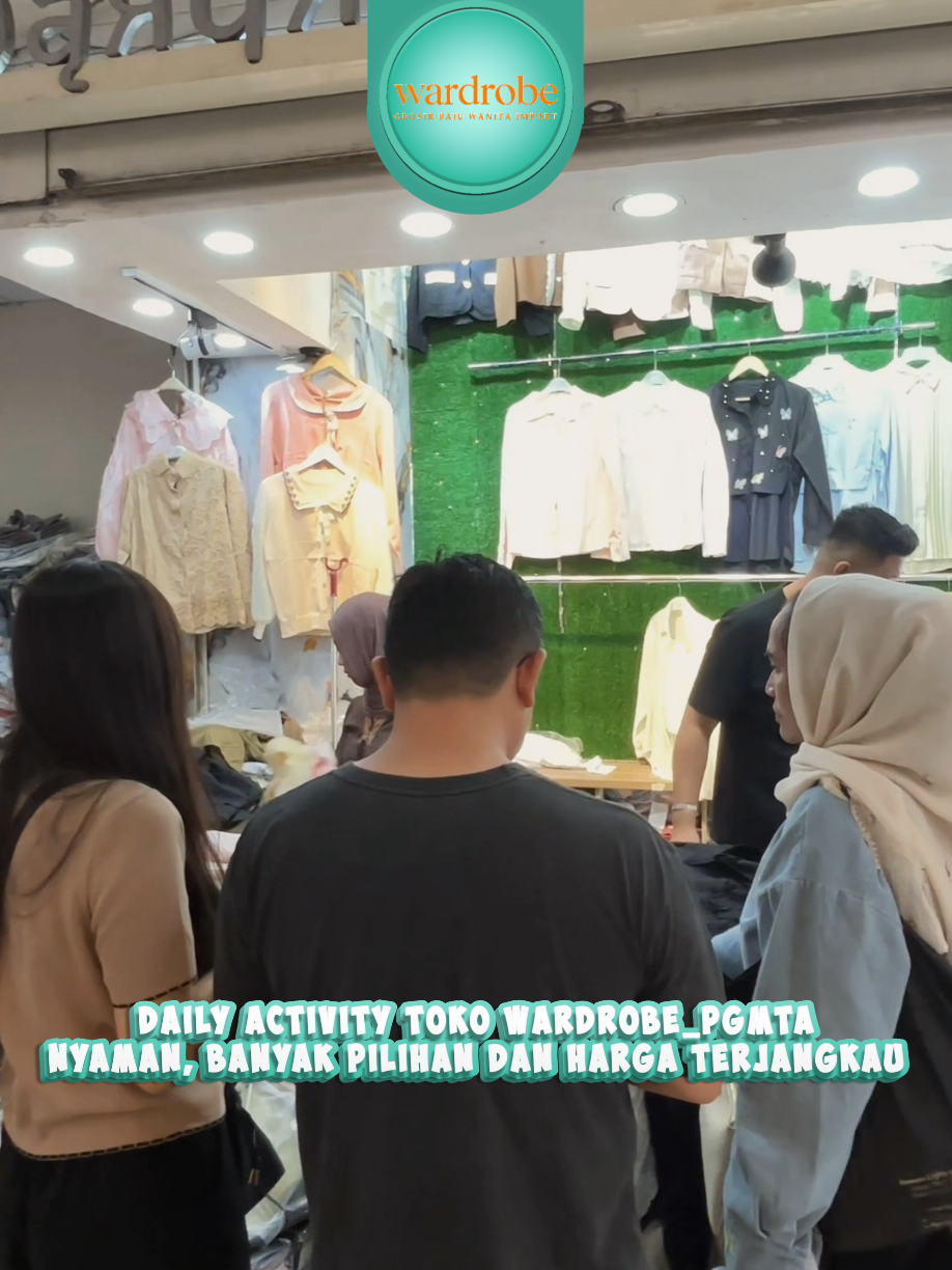 lagi nyari Supplier baju kemeja wanita import yang untung, terpecaya dan ready banyak stocknya? Wardrobe_PGMTA jawabannyaa. lokasi di PGMTA Lantai 6 Blok C No 5. gabisa datang karena jauh? gausah khawatir, kalian bisa order online lewat WhatsApp kami, link WhatsApp ada di bio akun ini yaa 🤗 #kemejawanita #kemejasalur #tanahabang #kemejabasic #reseller 