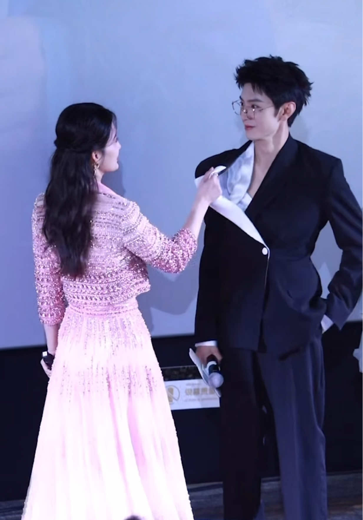 ว้ายยยย พี่หลี่ ทำดีมากค่ะ 👏🏻👏🏻😆🥰🩵 🩵2025.10.09🗓️ โปรโมทซีรีส์ (PROMOTE series) อริรักลิขิตใจ /一笑随歌(อี๋ เสี้ยว สุย เกอ/Fated Hearts 🗡️🏹 ##FatedHearts##อริรักลิขิตใจ##一笑随歌##เฉินเจ๋อหย่วน##陈哲远