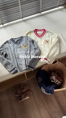 NOBLE KNIT SWEATER | CEMMERY® Sweater len dệt kim regular form, chất liệu cotton 100% mềm mịn. Điểm nhấn viền đỏ bo tay – bo cổ, logo thêu tinh tế và họa tiết vặn thừng sang trọng ✨. #cemmery #sweater #outfit#xuhuong #newitem 