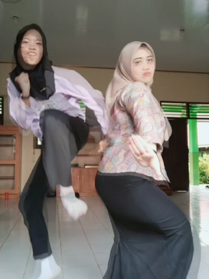 jangan tonton sampai akhir 😂 #penari #trending #buguru #gurutiktok #fyppppppppppppppppppppppp 