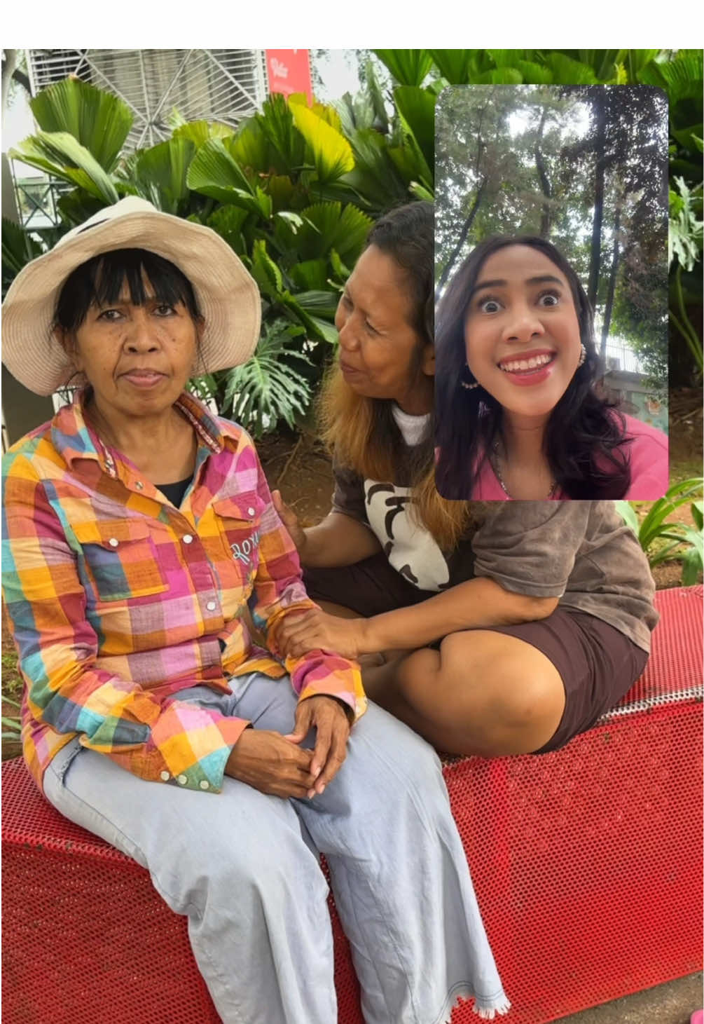 dateng bawa Ibu pulang bawa Iphone 16 🥺🥺🥺 nonton sampe akhir #aziariza  #blokm #glassmazeglowandlovely #glassbright #glasskinin1step @glowandlovely 