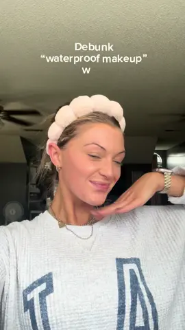 Debunking waterproof makeup! @MENOW US 💕#facepowder #oilcontrolpowder #compactpowder #settingpowder #waterproofpowder 