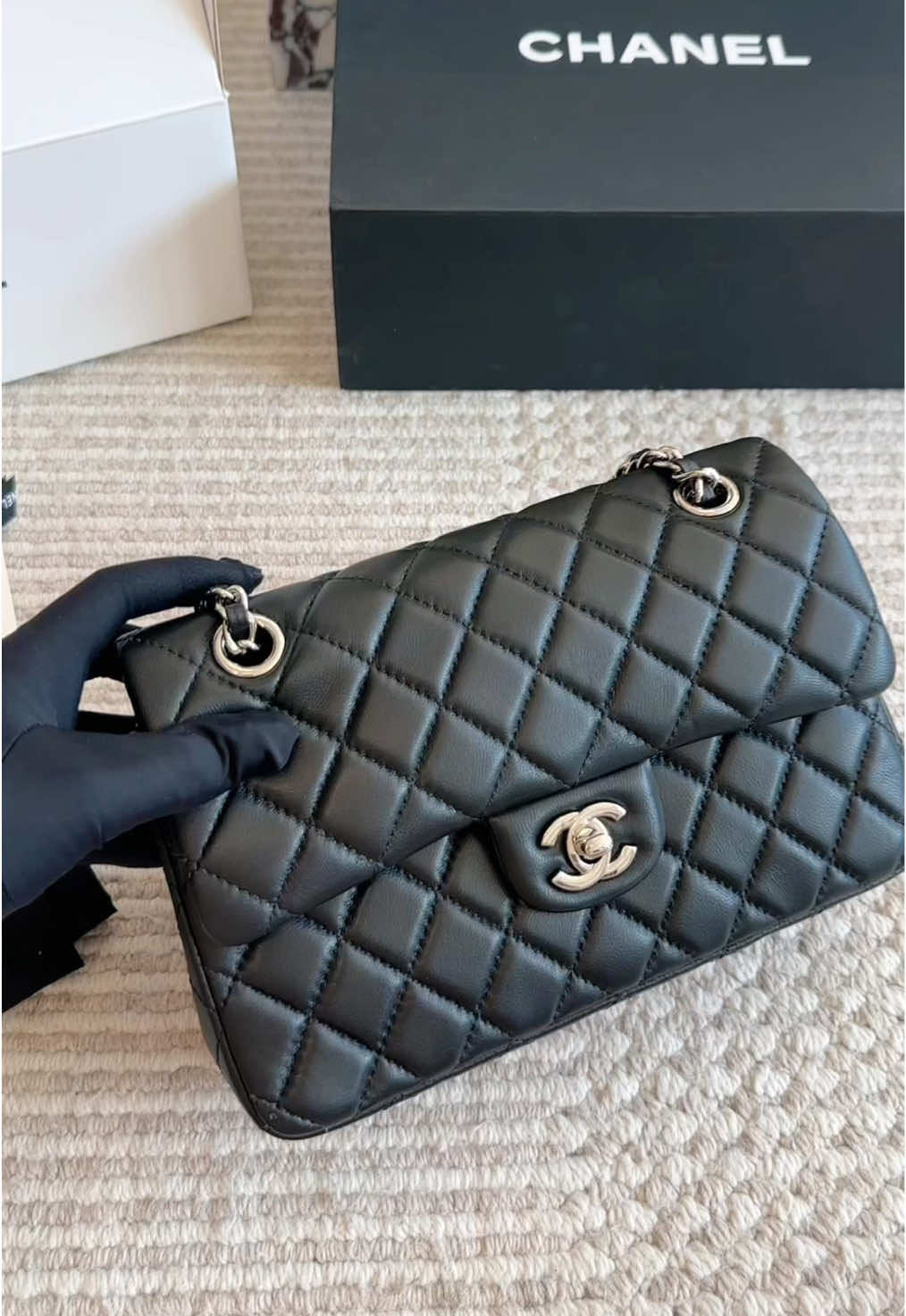 ✅Stop Overpaying For taste. 🎁Best price and Original gift box. 🚚Support PayPal payment. Safe buy. 📣Find your perfect bags here.