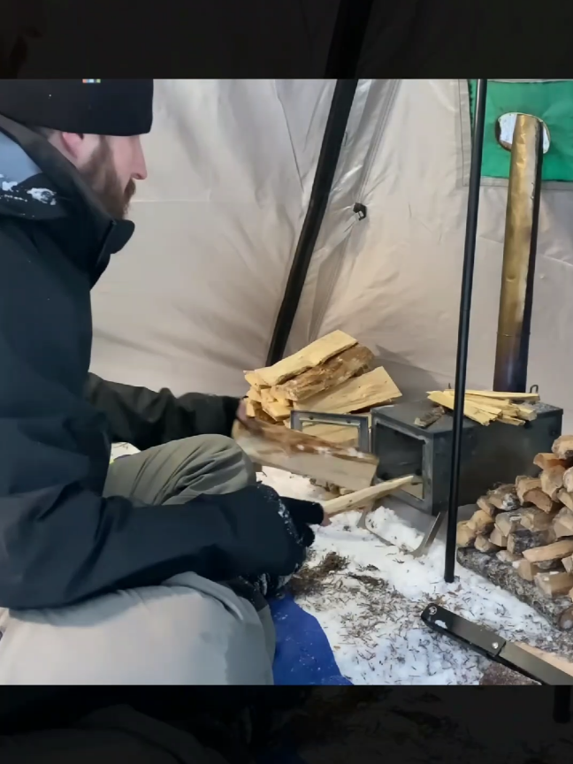 Cold in the snow, warm in the fire - Melting cheese steak.                                    #shelterbuilding #bushcraftbuilding #bushcraftsurvival #bushcraftshelter #bushcraftskills #shelterbuild #bushcraft #campinglife 