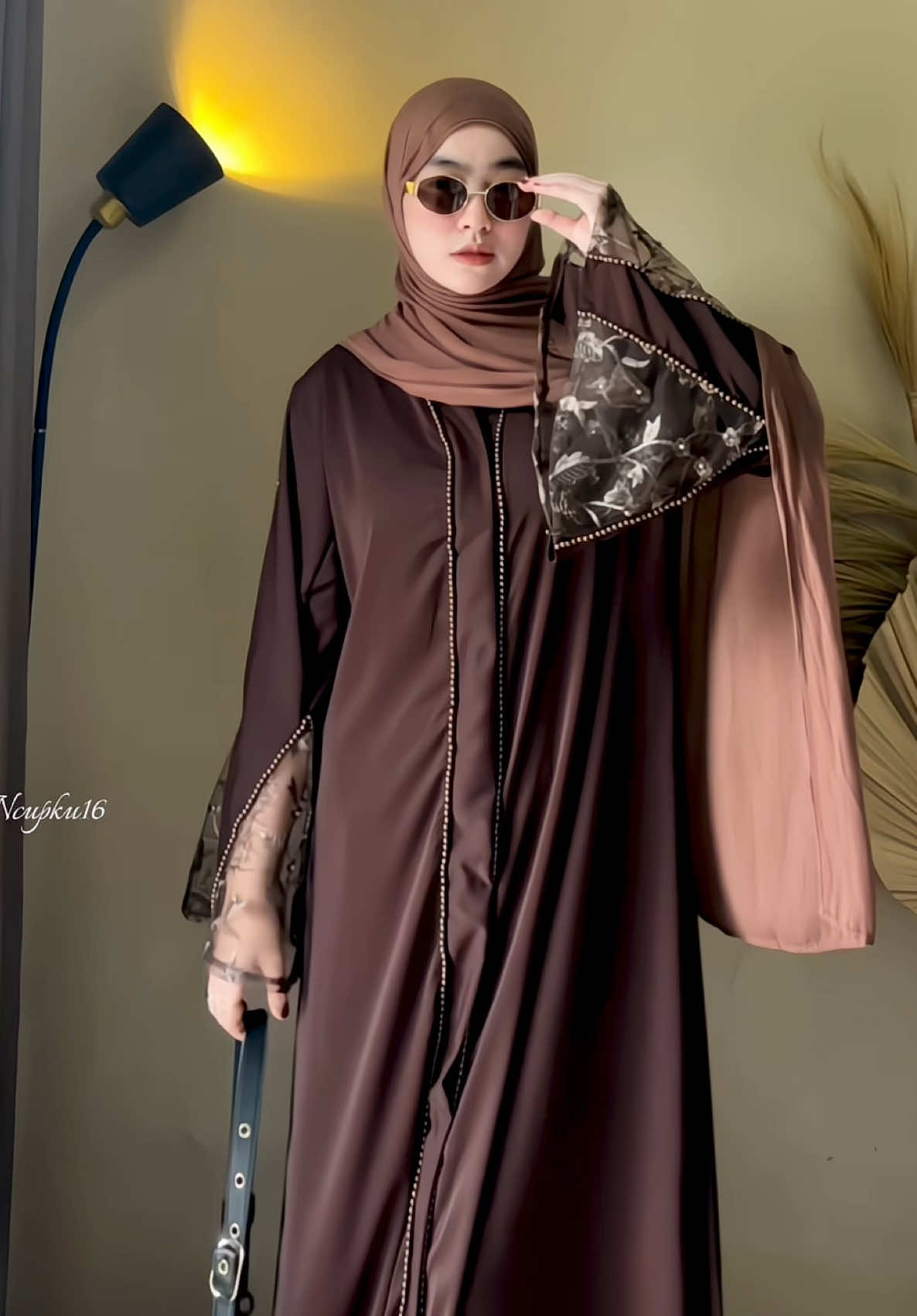 Abaya Ramasha warna mahogany 🤎🤍 #abaya #abayastyle #abayaouter #abayamewah #abayalebaran2026 