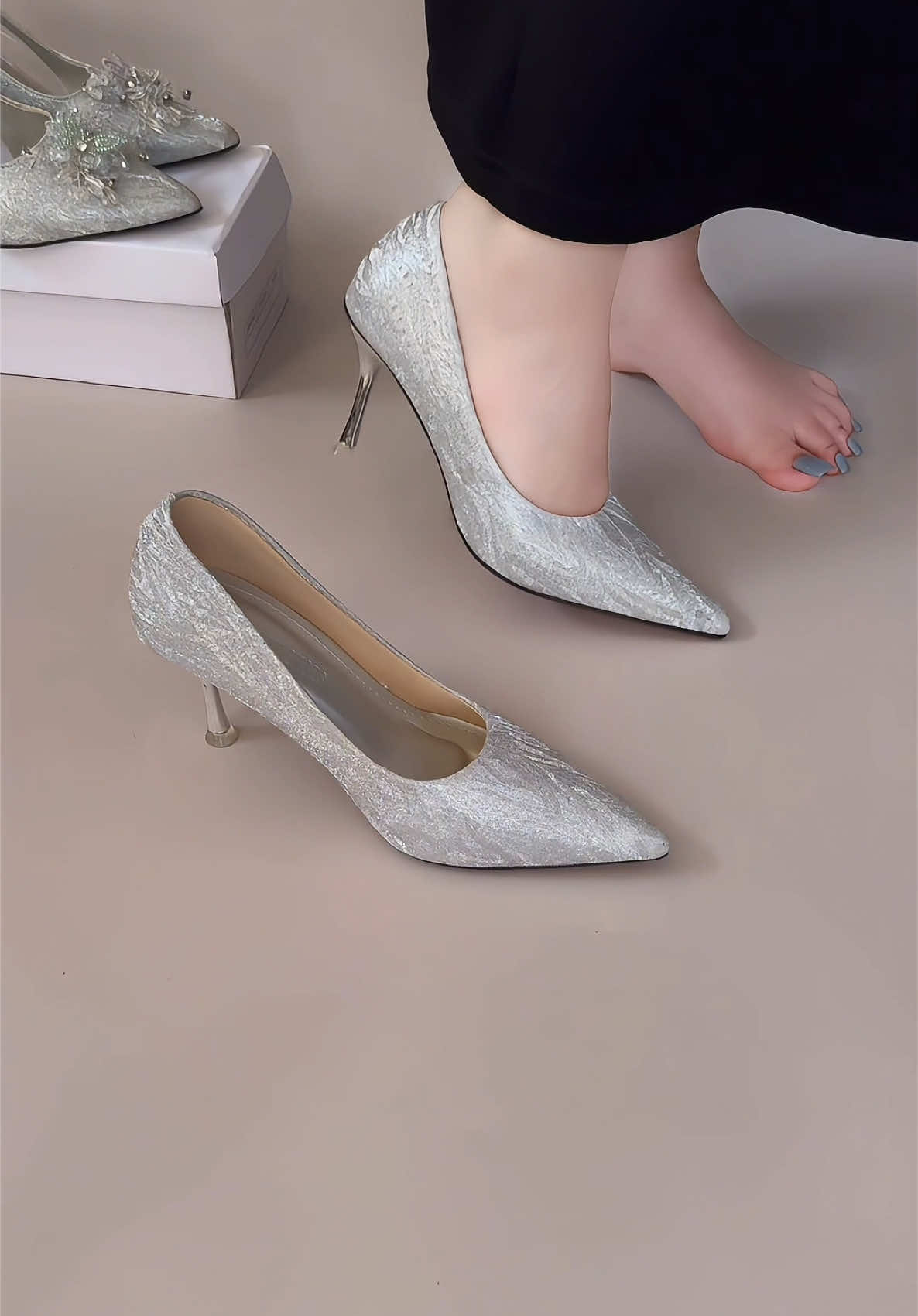 Giày cao gót phủ kim tuyến xinh xắn #mydepxinh #xuhuong #giaydepnu #giaycaogot #caogotdep #giayxinh 